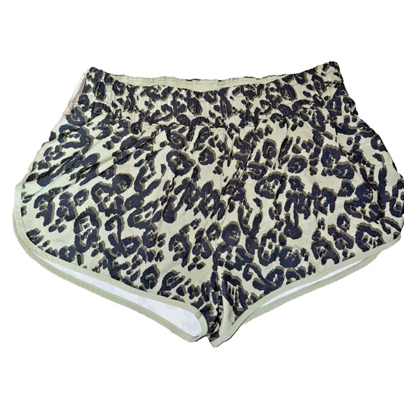 Victoria Sport Green Black‎ Cheetah Leopard Lightweight Active Shorts Sz L - Picture 1 of 10